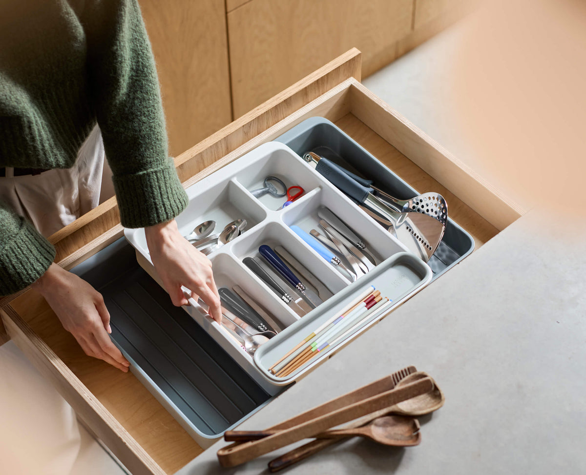 DrawerStore™ Expanding Cutlery, Utensil &amp; Gadget Organiser